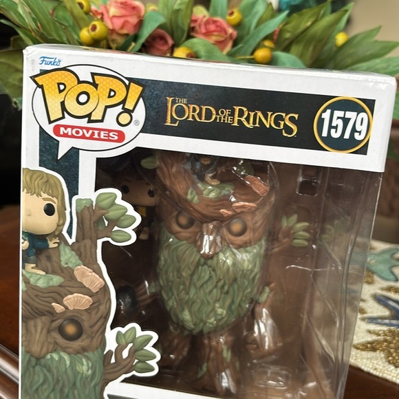 FUNKO SUPER POP! THE LORD OF THE RINGS SUPER TREEBEARD WITH MERRY & PIPPIN 1579 - Picture 4 of 15